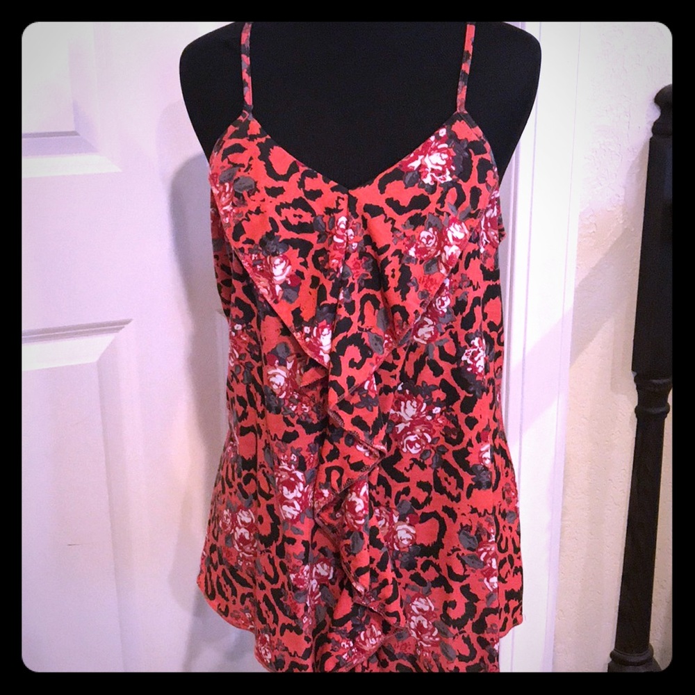 Beautiful tank top! New without tags!! 🖤